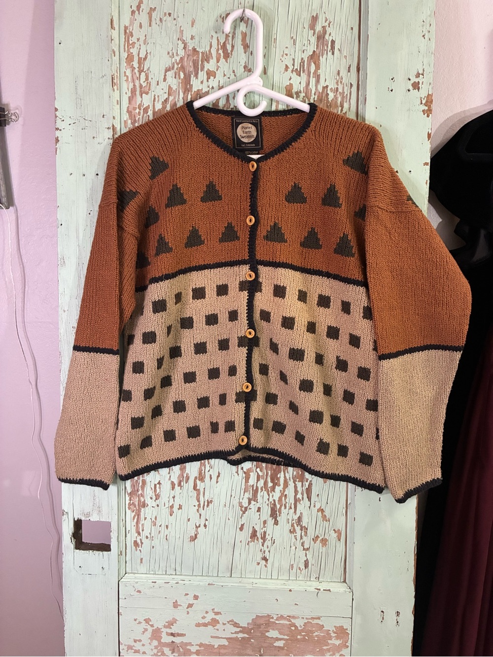 Women’s planet earth Rust and Beige Patterned Cardigan hand loomed in Peru